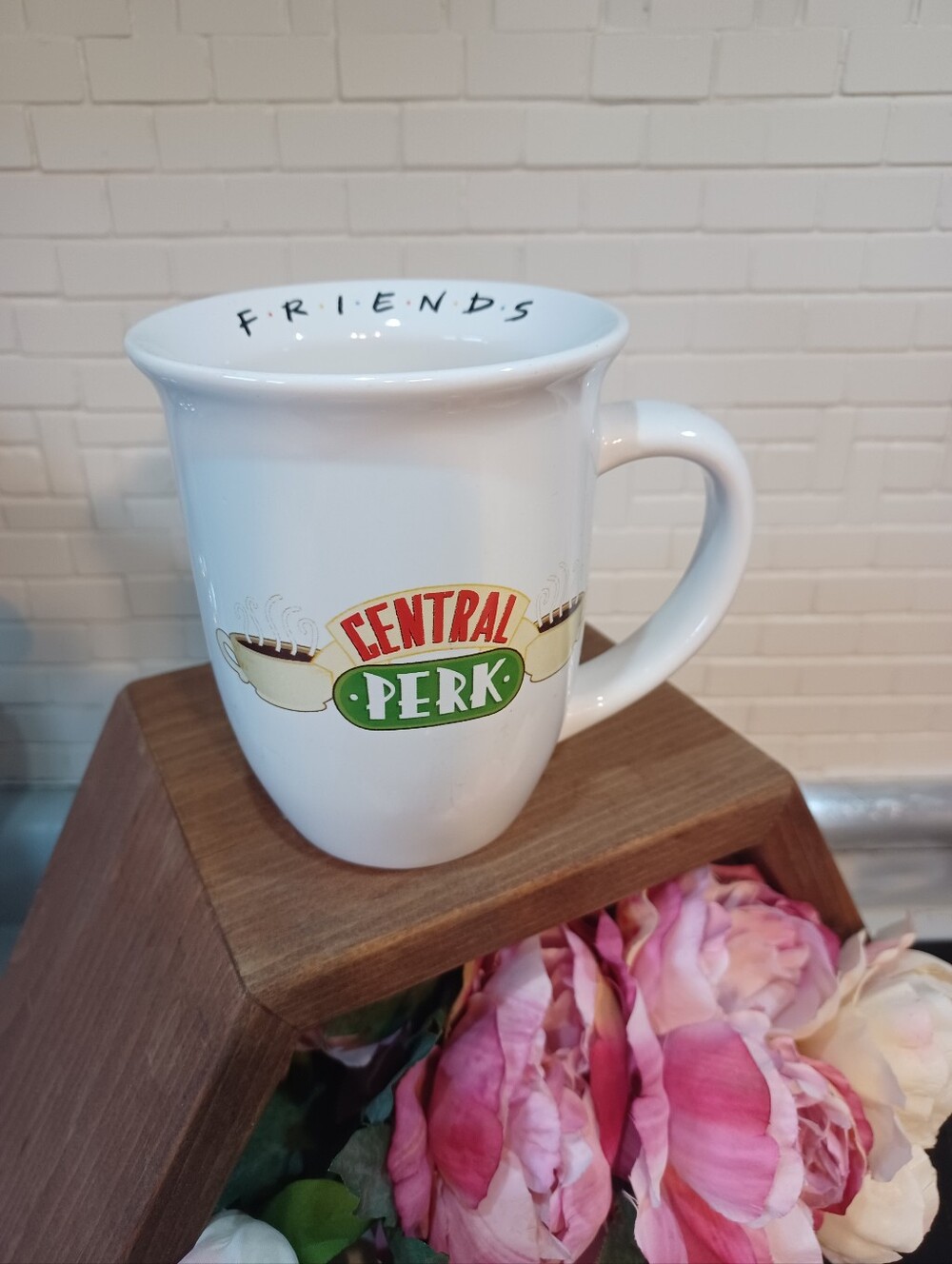 FRIENDS Central Perk Logo Wide Rim 16oz Ceramic Mug Coffee Tea Cup Gift Sitcom